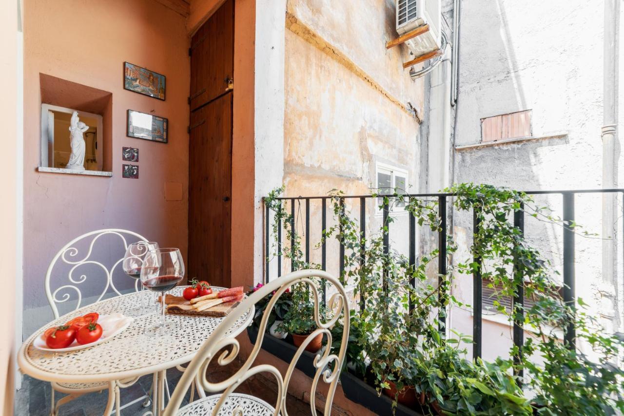 Domus Quiritum Charming, Appartamento D'Epoca A Campo De' Fiori ローマ エクステリア 写真